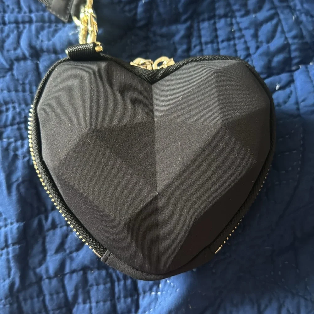 Lululemon Heart Wristlet - Picture 3 of 7